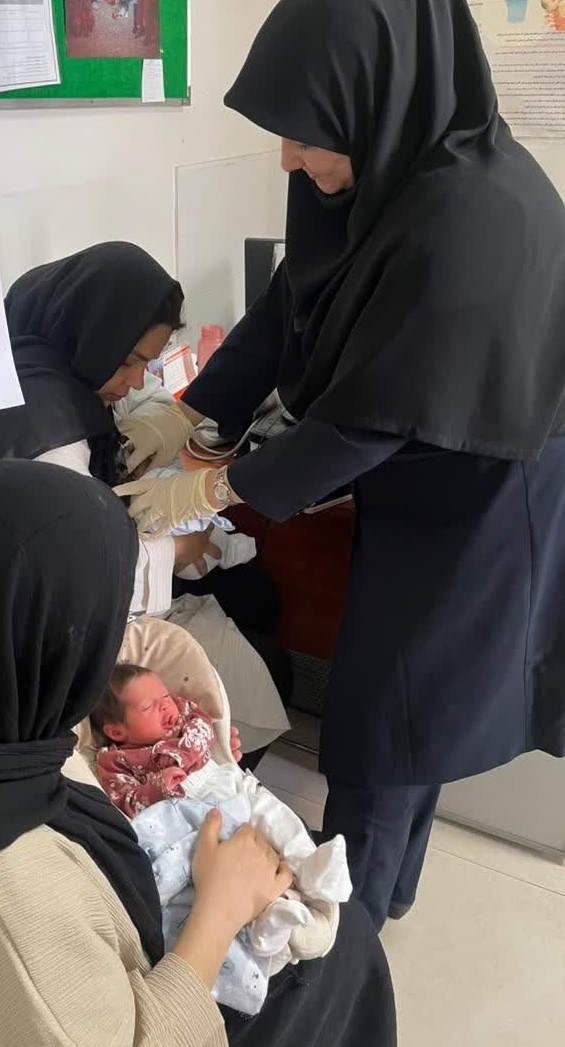 ترویج تغذیه با شیر مادر و اهدای شیر به بانک شیر بیمارستان اکبرآبادی تحت پوشش مرکز بهداشت شمال غرب2 دانشگاه علوم پزشکی ایران 